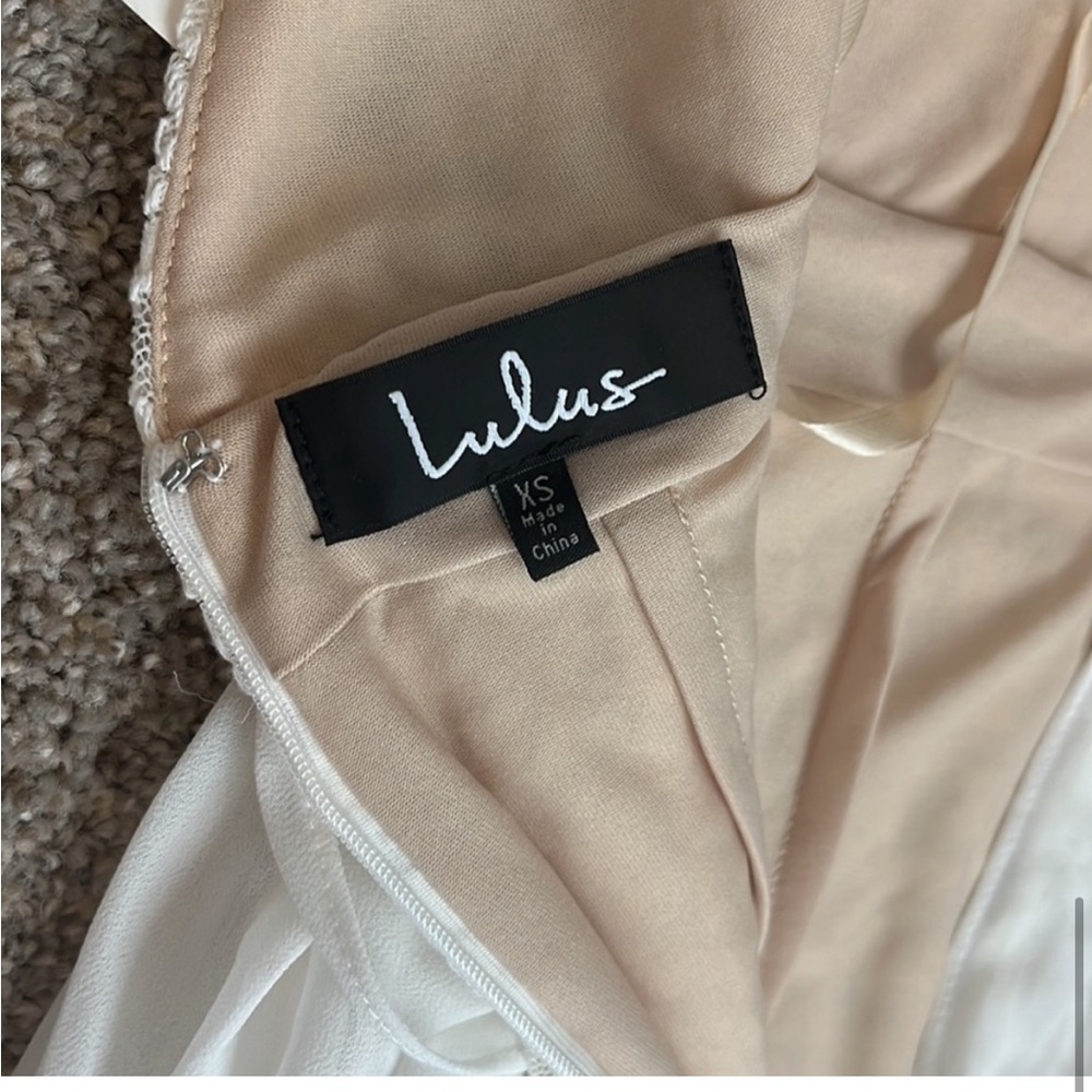 Lulus Lace Maxi Dress size xs! Off white color NWT!!